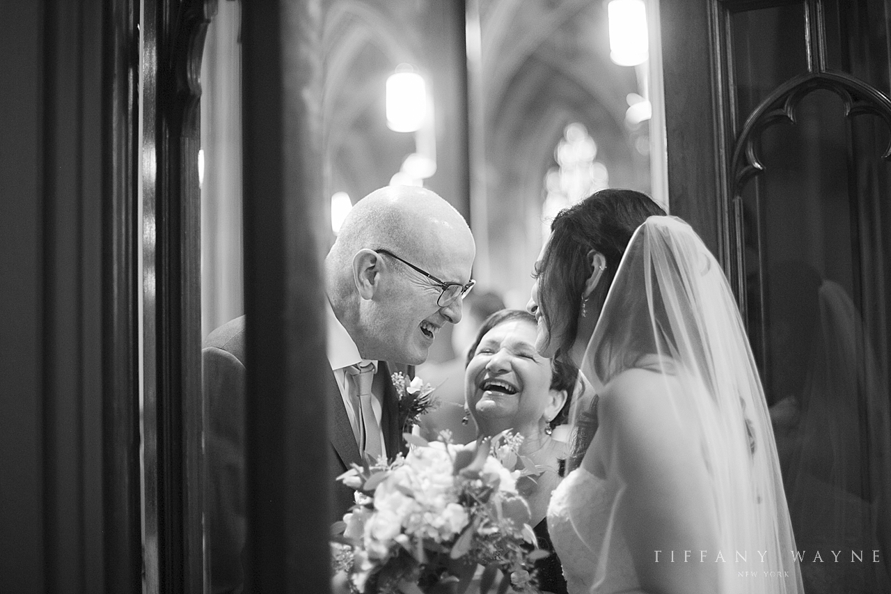  wedding photographer Tiffany Wayne photographs family with bride before wedding ceremony