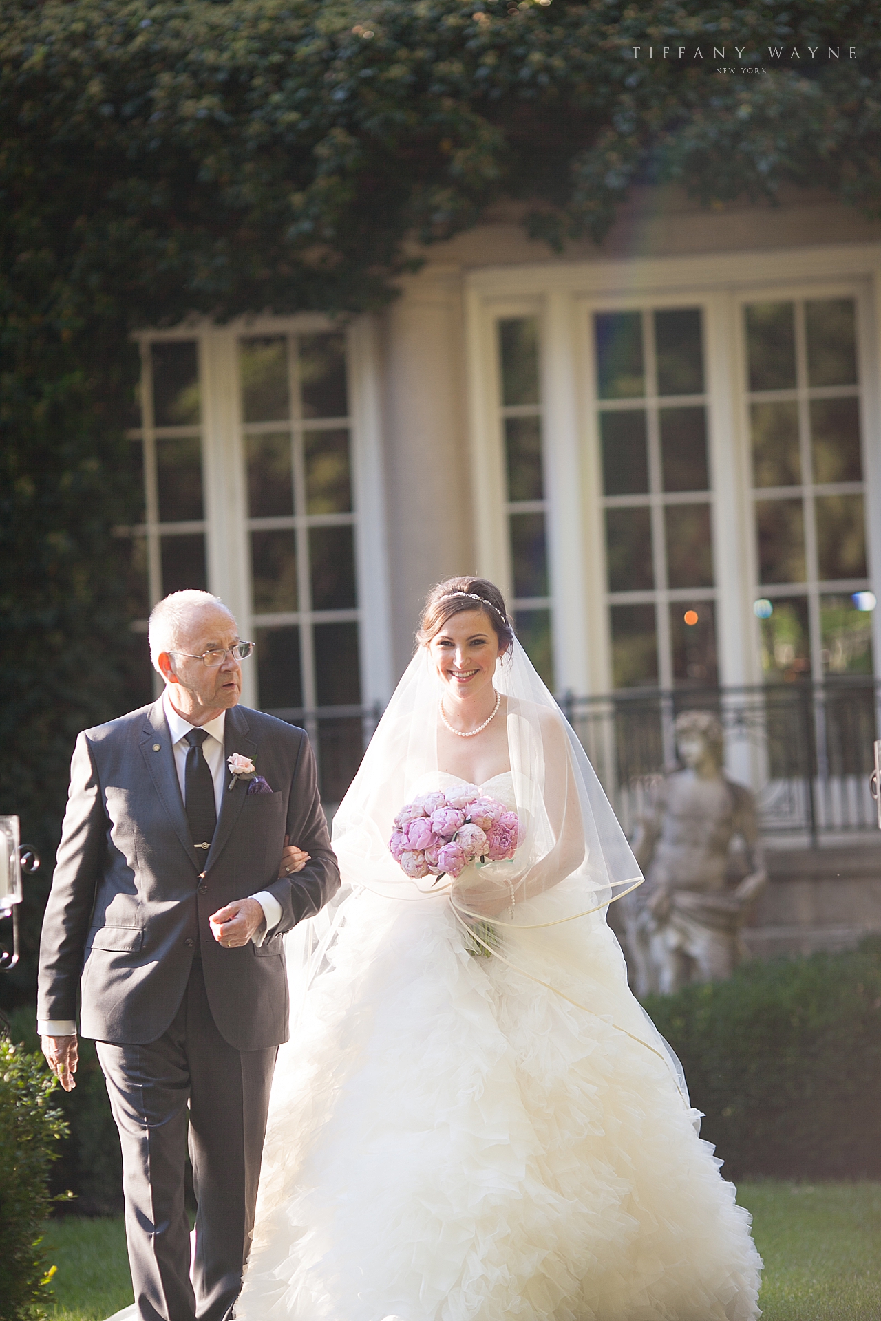 bride walks down aisle at Lord Thompson Manor