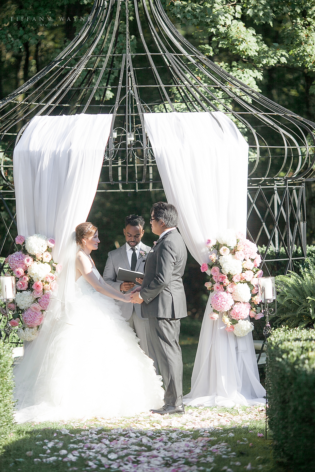 wedding ceremony photographed by CT wedding photographer Tiffany Wayne Photography