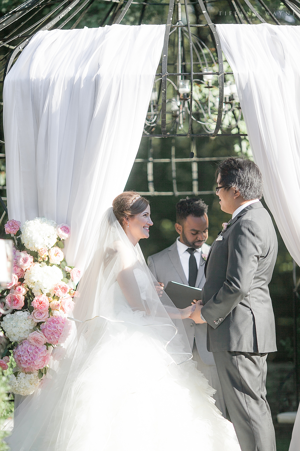 outdoor CT garden wedding photographed by wedding photographer Tiffany Wayne Photography