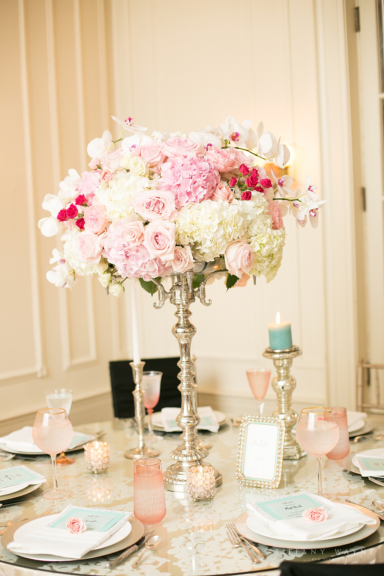 floral centerpieces photographed by wedding photographer Tiffany Wayne Photography