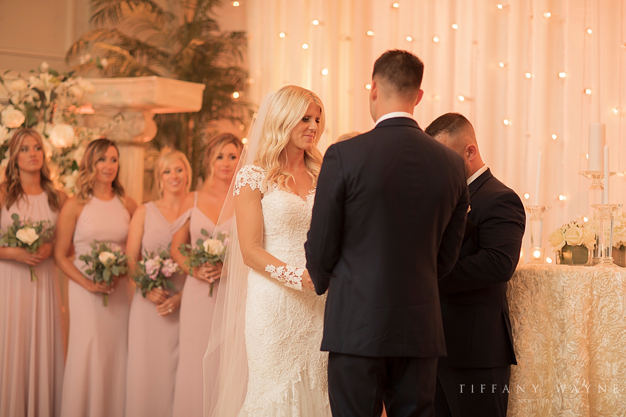 wedding photographer Tiffany Wayne Photography captures wedding ceremony