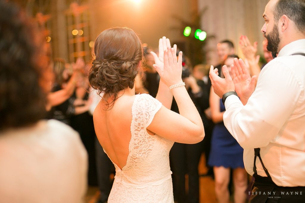 guests dance to live band photographed by NY wedding photographer Tiffany Wayne